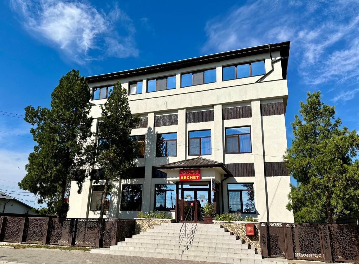 Escape Pensiune Bechet Exterior photo